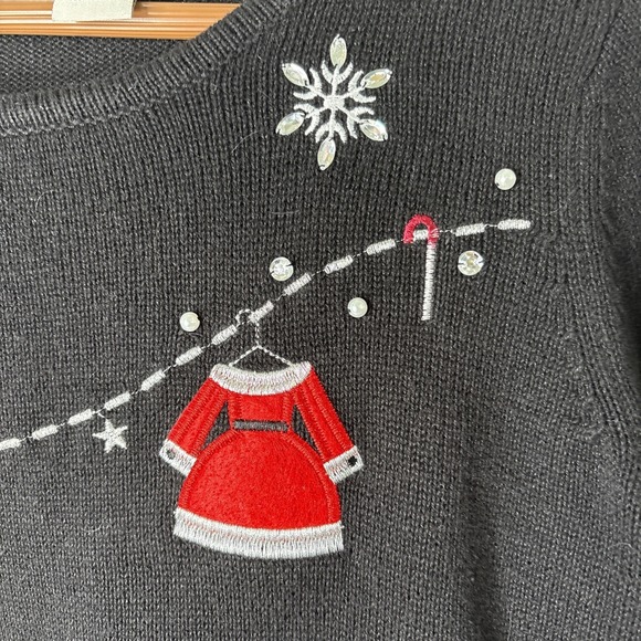 Isabella's Closet Women M Santas Clothesline Laundry Day Christmas Sweater Black - Picture 4 of 8